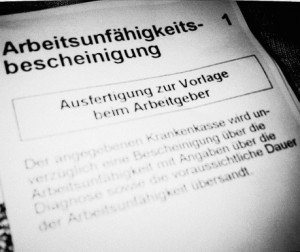 Mehrfache oder sehr lange Krankschreibungen können für Misstrauen beim Arbeitgeber sorgen.